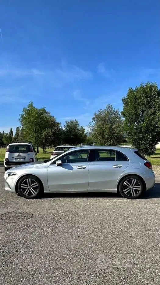 Usata Mercedes A180 Business 116 CV (85 kW) 2019 Grigio Berlina