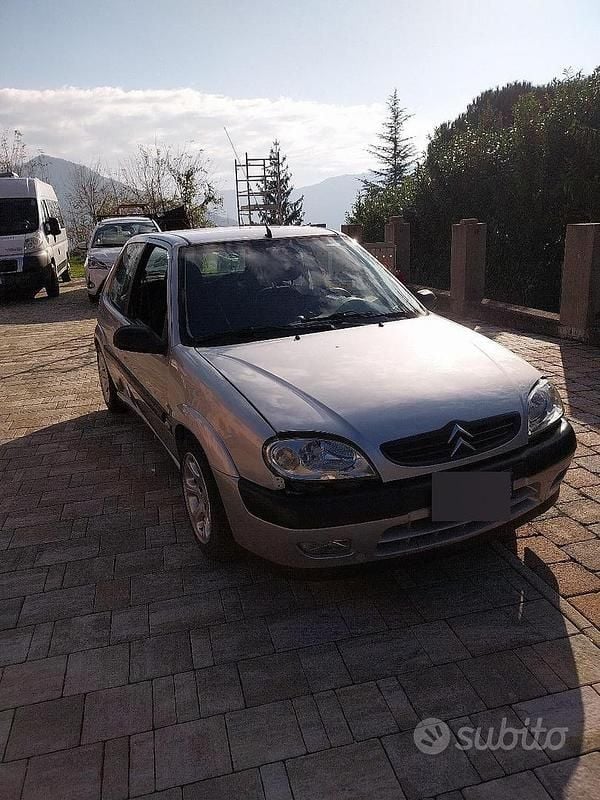 Usata Citroën Saxo 100 CV (73 kW) 2001 Grigio Utilitaria