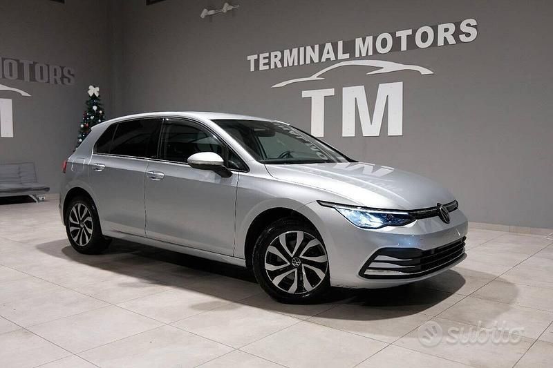 Usata VW Golf VIII Life 115 CV (84 kW) 2022 Grigio Berlina