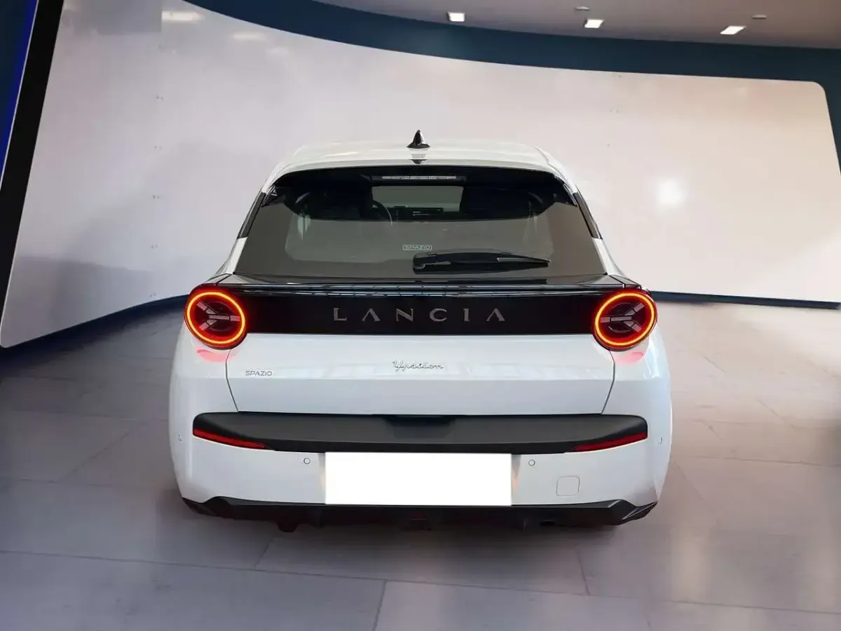 Usata Lancia Ypsilon 110 CV (80 kW) 2024 Bianco Utilitaria