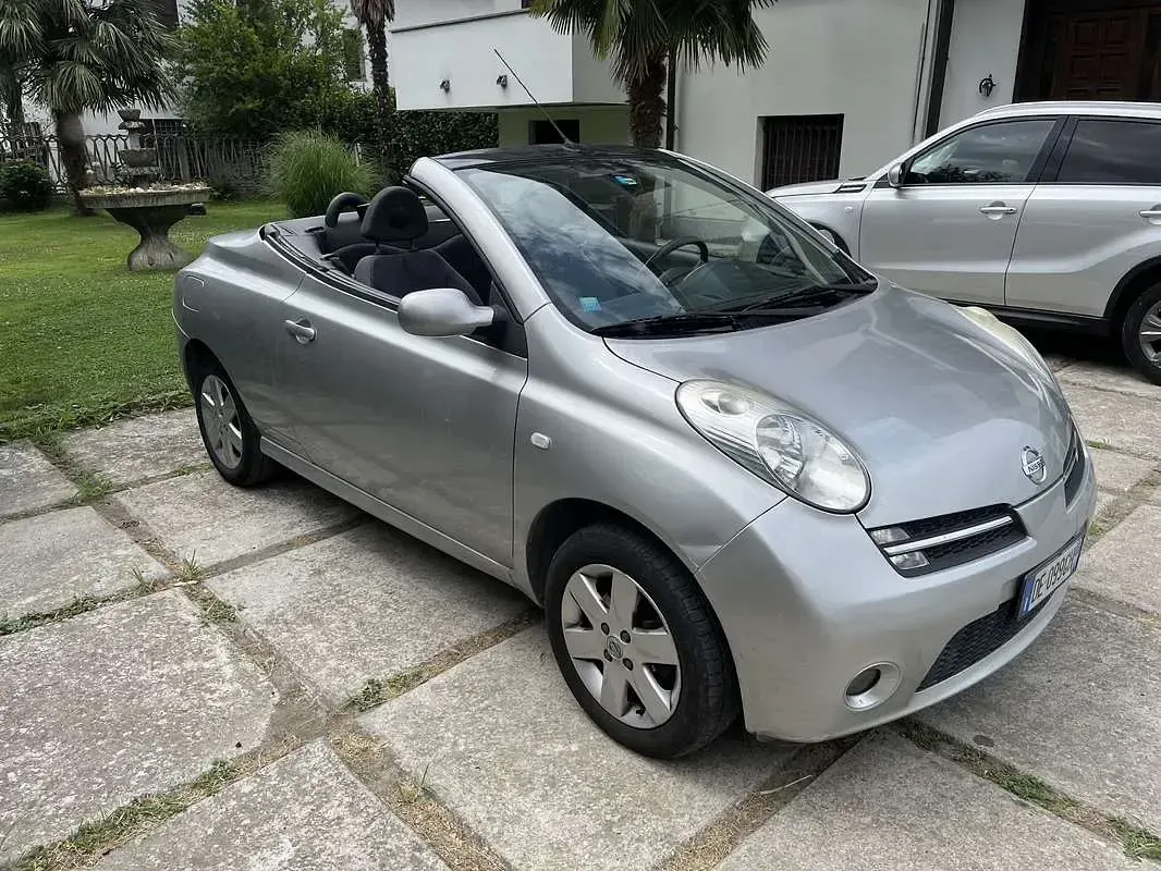 Usata Nissan Micra C+C 88 CV (64 kW) 2006 Argento Cabrio