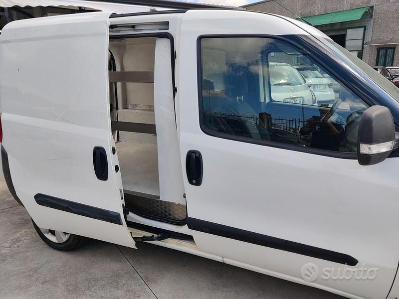 Usata Fiat Doblò 90 CV (66 kW) 2010 Bianco Monovolume