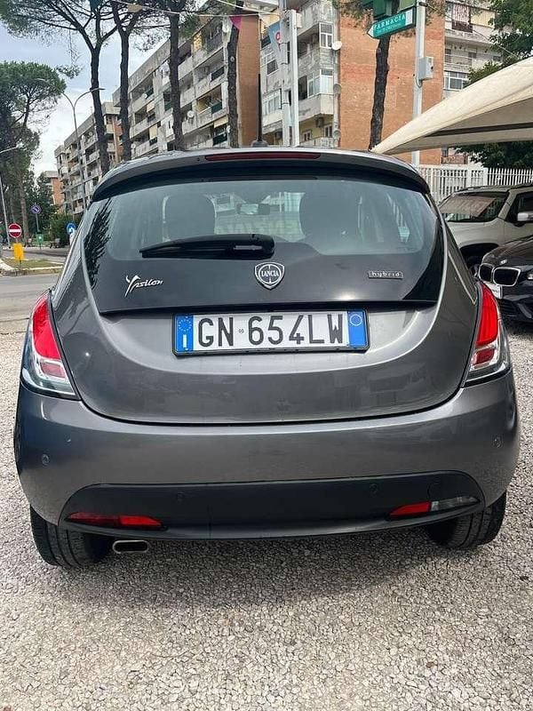 Usata Lancia Ypsilon Gold 69 CV (50 kW) 2023 Grigio Utilitaria