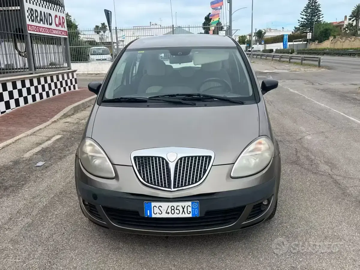 Usata Lancia Musa 69 CV (50 kW) 2005 Grigio Monovolume