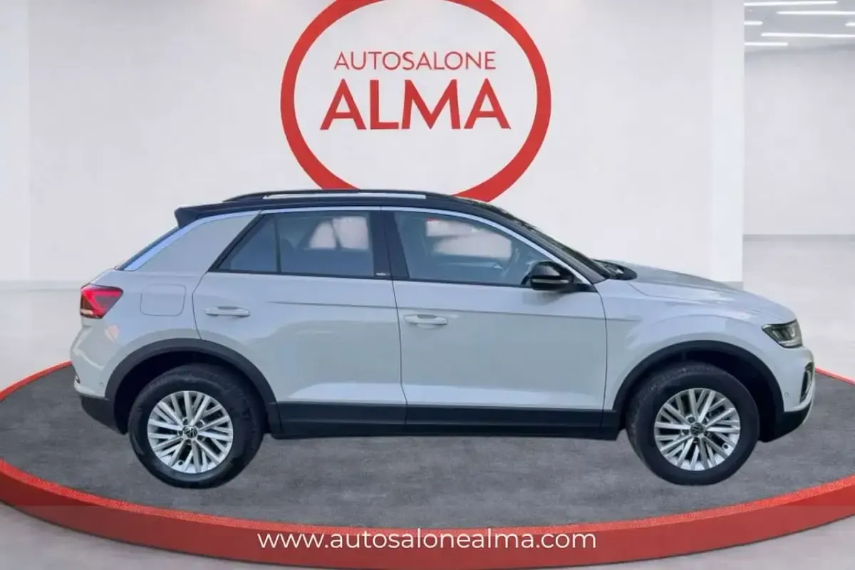 Usata VW T-Roc Life 110 CV (80 kW) 2024 Beige SUV