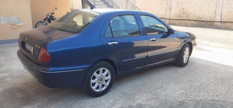 Usata Lancia Lybra 110 CV (80 kW) 2000 Blu Berlina