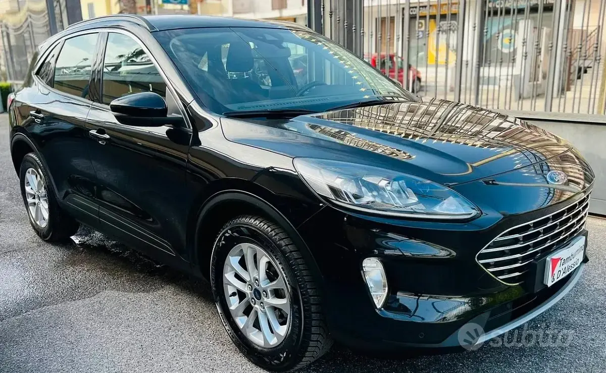 Usata Ford Kuga Titanium 120 CV (88 kW) 2022 Nero SUV