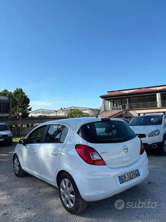Usata Opel Corsa 86 CV (63 kW) 2013 Bianco Utilitaria