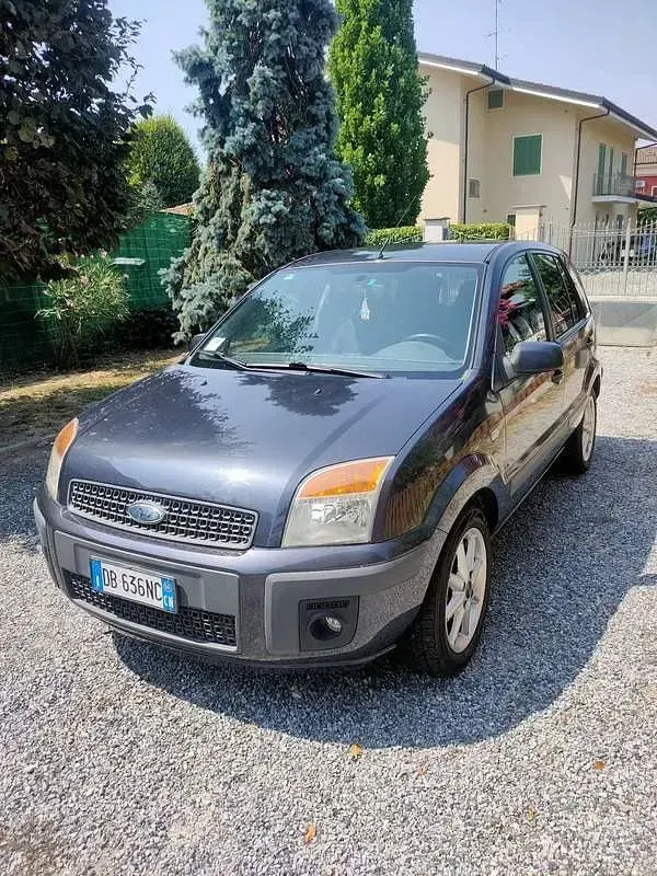 Usata Ford Fusion 68 CV (50 kW) 2006 Marrone Utilitaria