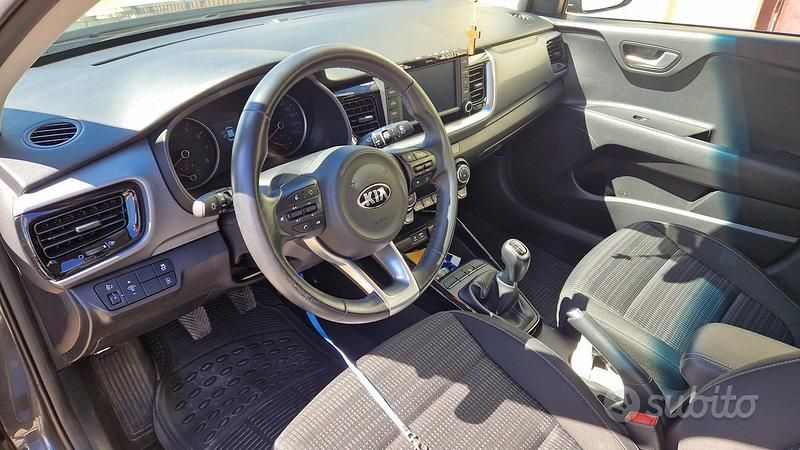 Usata Kia Stonic 120 CV (88 kW) 2019 Grigio SUV