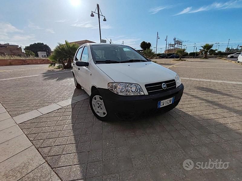 Bianco Usata 2005 Fiat Punto Due volumi | 2000 € (Ottimo prezzo) - Immagine 1/4