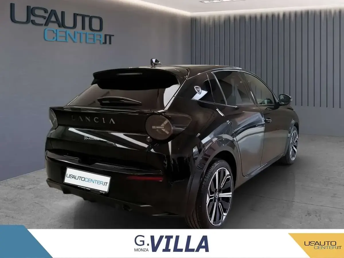 Usata Lancia Ypsilon 110 CV (80 kW) 2025 Nero Utilitaria