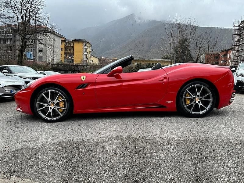 Usata Ferrari California 460 CV (338 kW) 2010 Rosso Cabrio