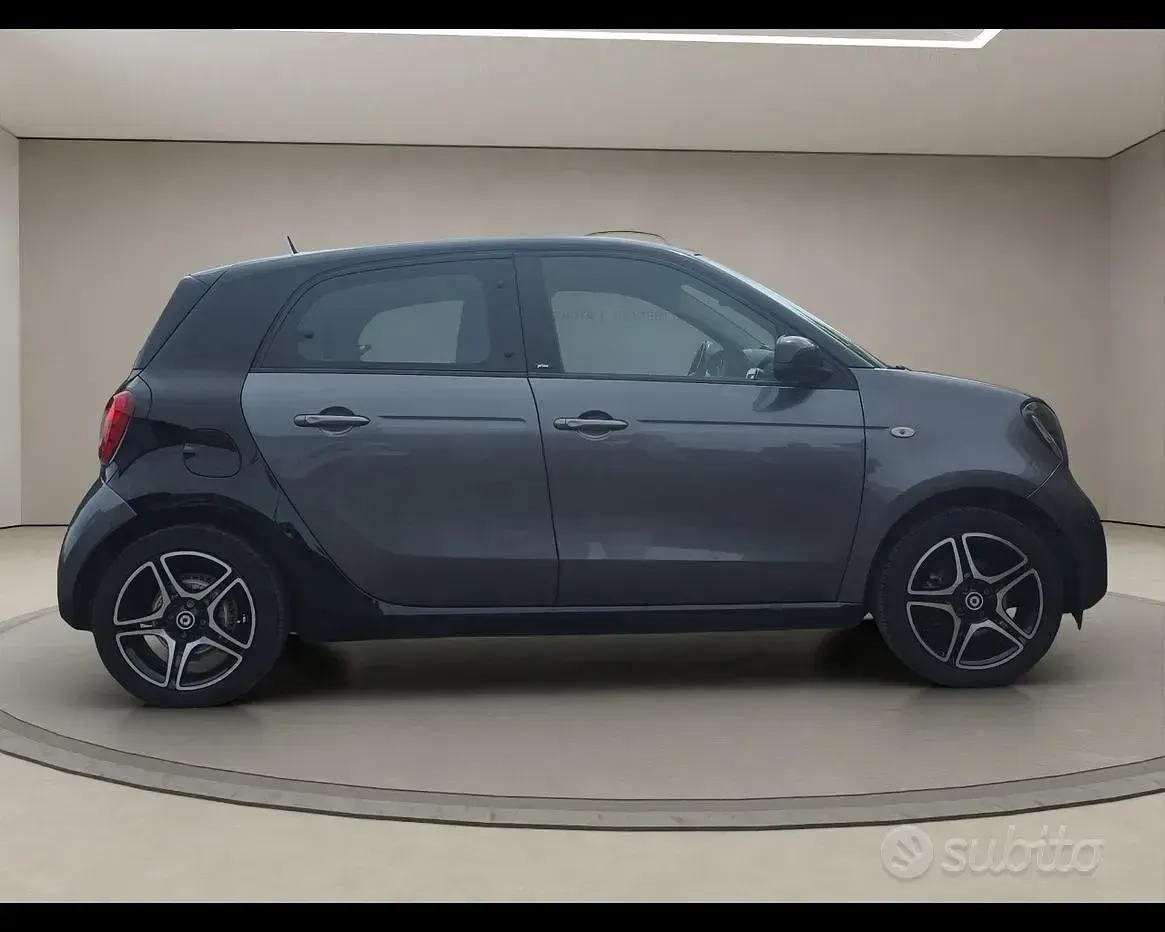 Usado Smart ForFour Prime 90 CV (66 kW) 2018 Gris Utilitario