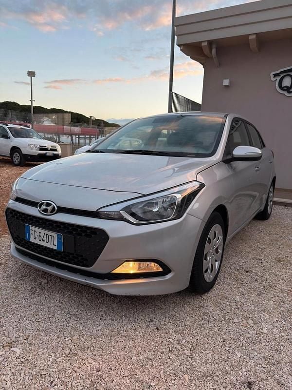 Usata Hyundai i20 GO! 74 CV (54 kW) 2016 Grigio Berlina