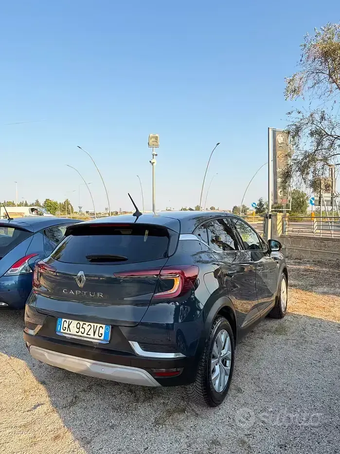Usata Renault Captur Techno 101 CV (74 kW) 2022 Blu SUV