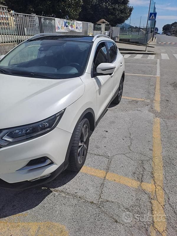 Usata Nissan Qashqai N-Connecta 131 CV (96 kW) 2018 Bianco SUV