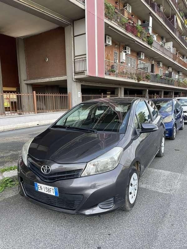 Usata Toyota Yaris Active 69 CV (50 kW) 2012 Utilitaria