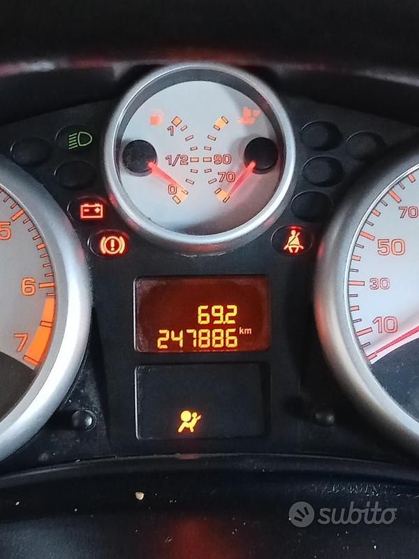 Usata Peugeot 207 95 CV (69 kW) 2011 Nero Utilitaria