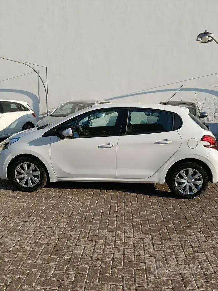 Usata Peugeot 208 Active 75 CV (55 kW) 2017 Bianco Utilitaria