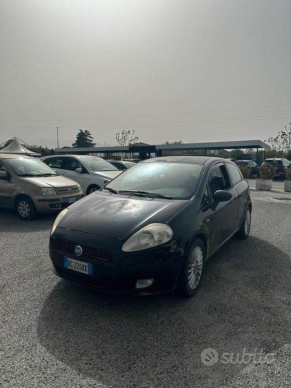 Usata Fiat Grande Punto 90 CV (66 kW) 2007 Nero Utilitaria