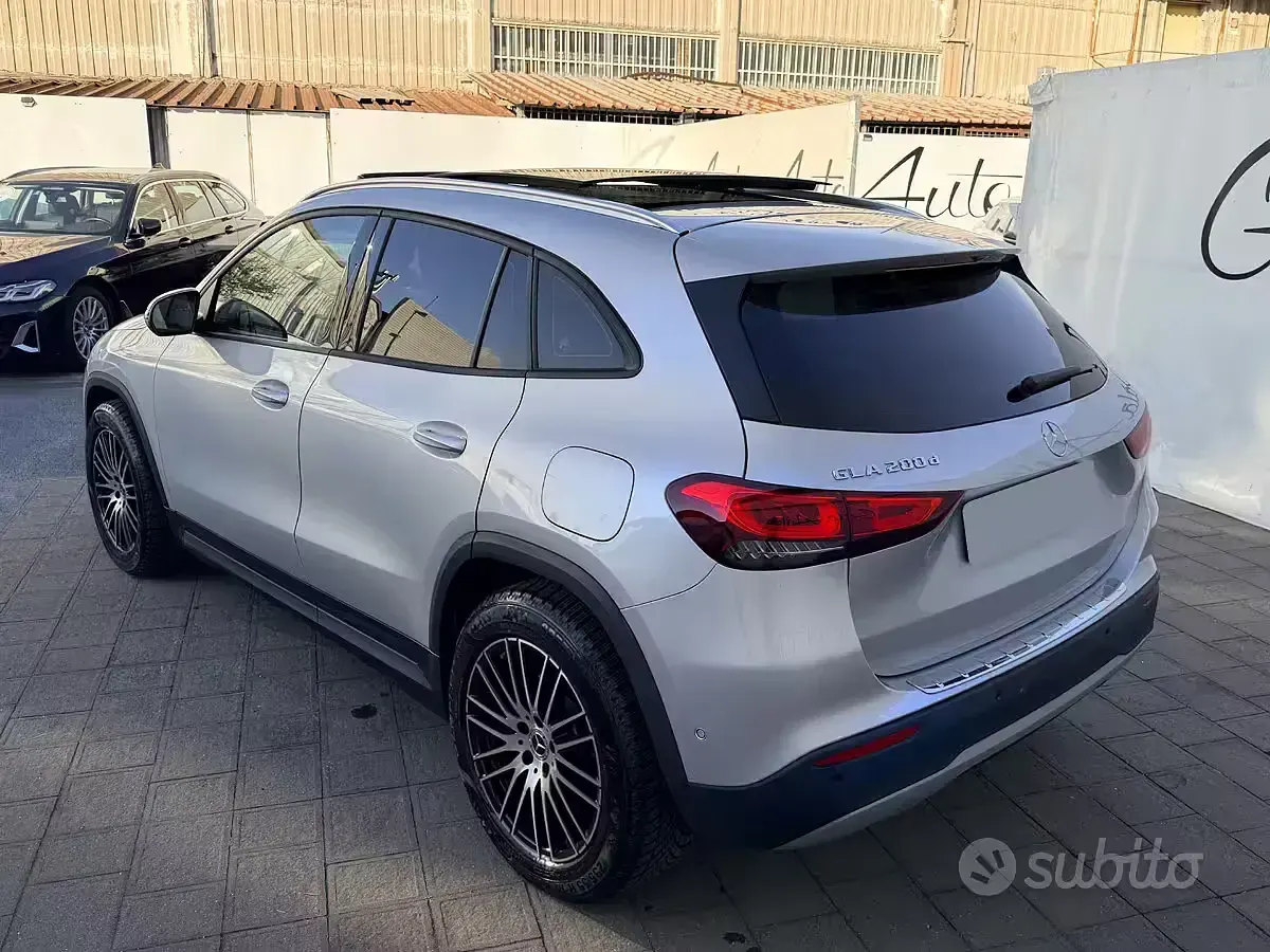 Usata Mercedes GLA200 150 CV (110 kW) 2022 Grigio SUV