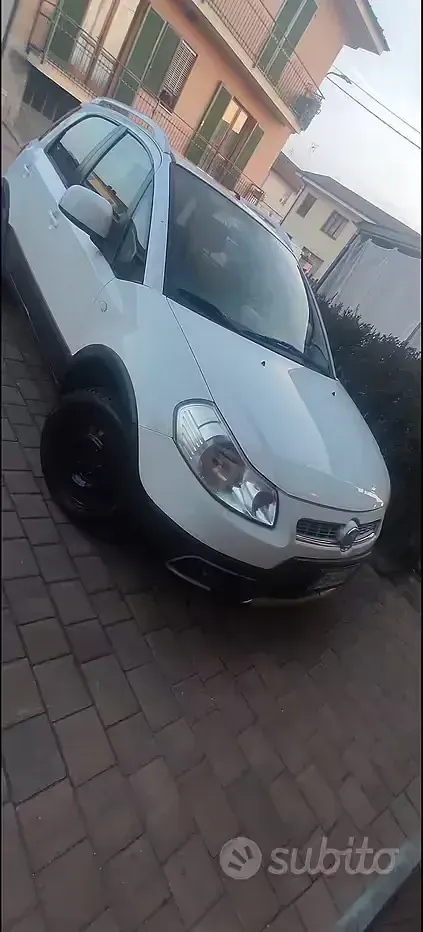 Usata Fiat Sedici 120 CV (88 kW) 2011 Bianco SUV