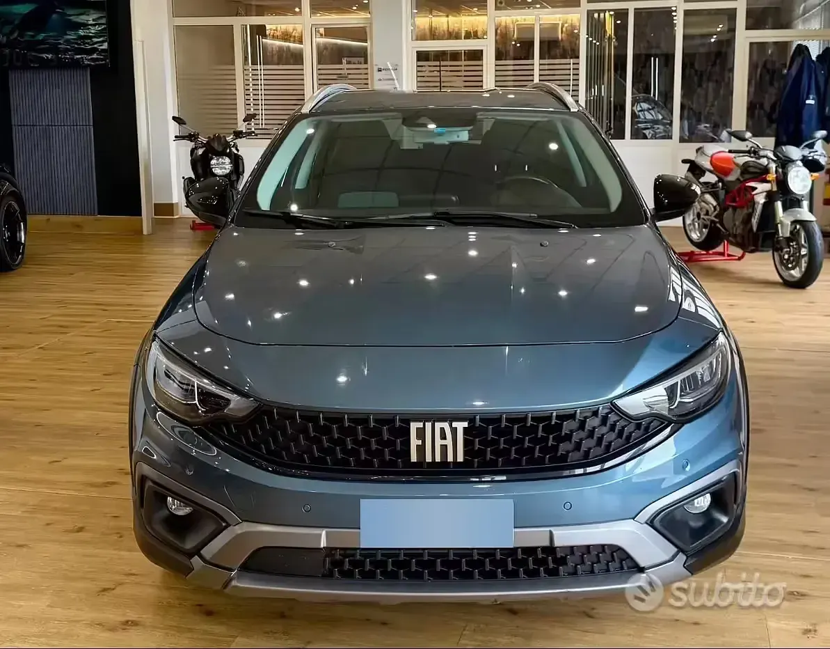 Usata Fiat Tipo Cross 76 CV (55 kW) 2021 Blu Berlina
