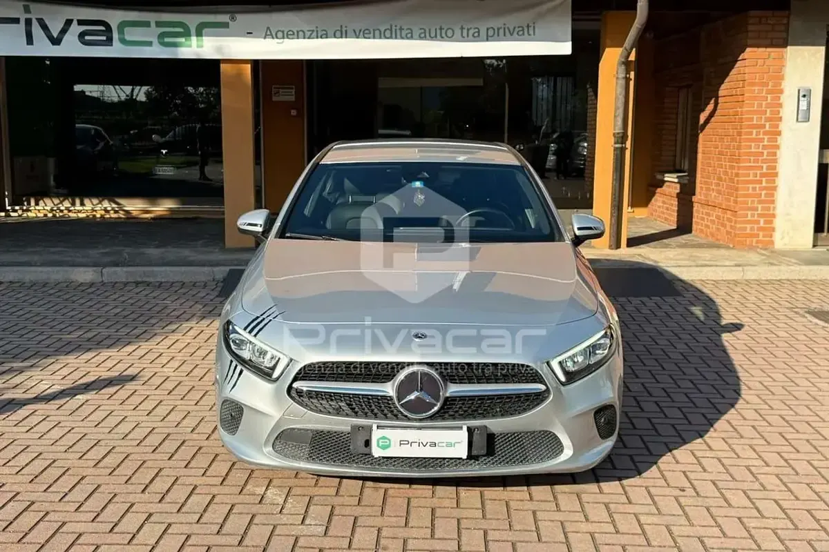 Usata Mercedes A180 Business 116 CV (85 kW) 2021 Grigio Utilitaria