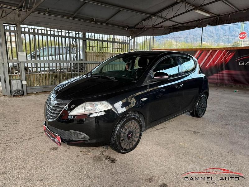 Usata Lancia Ypsilon 95 CV (69 kW) 2014 Nero Utilitaria