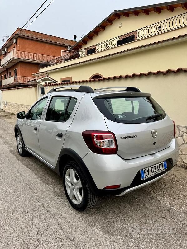 Usata Dacia Sandero Prestige 90 CV (66 kW) 2015 Grigio Berlina