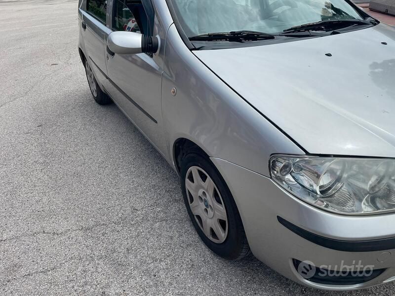 Usata Fiat Punto 69 CV (50 kW) 2006 Grigio Utilitaria