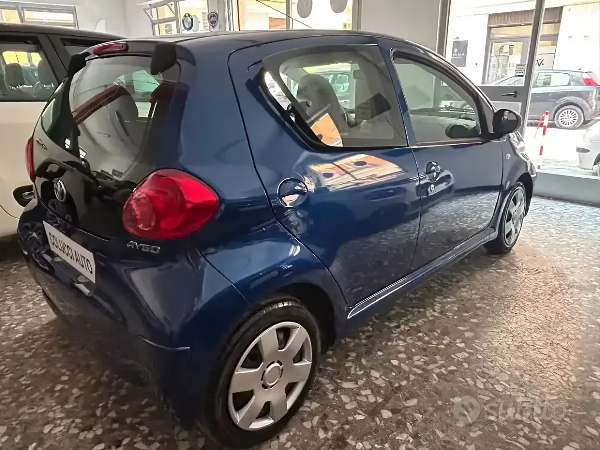 Usata Toyota Aygo 68 CV (50 kW) 2007 Blu Utilitaria