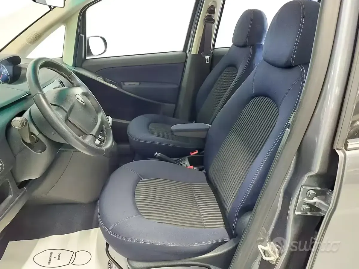 Usata Lancia Musa S 95 CV (69 kW) 2010 Grigio Monovolume