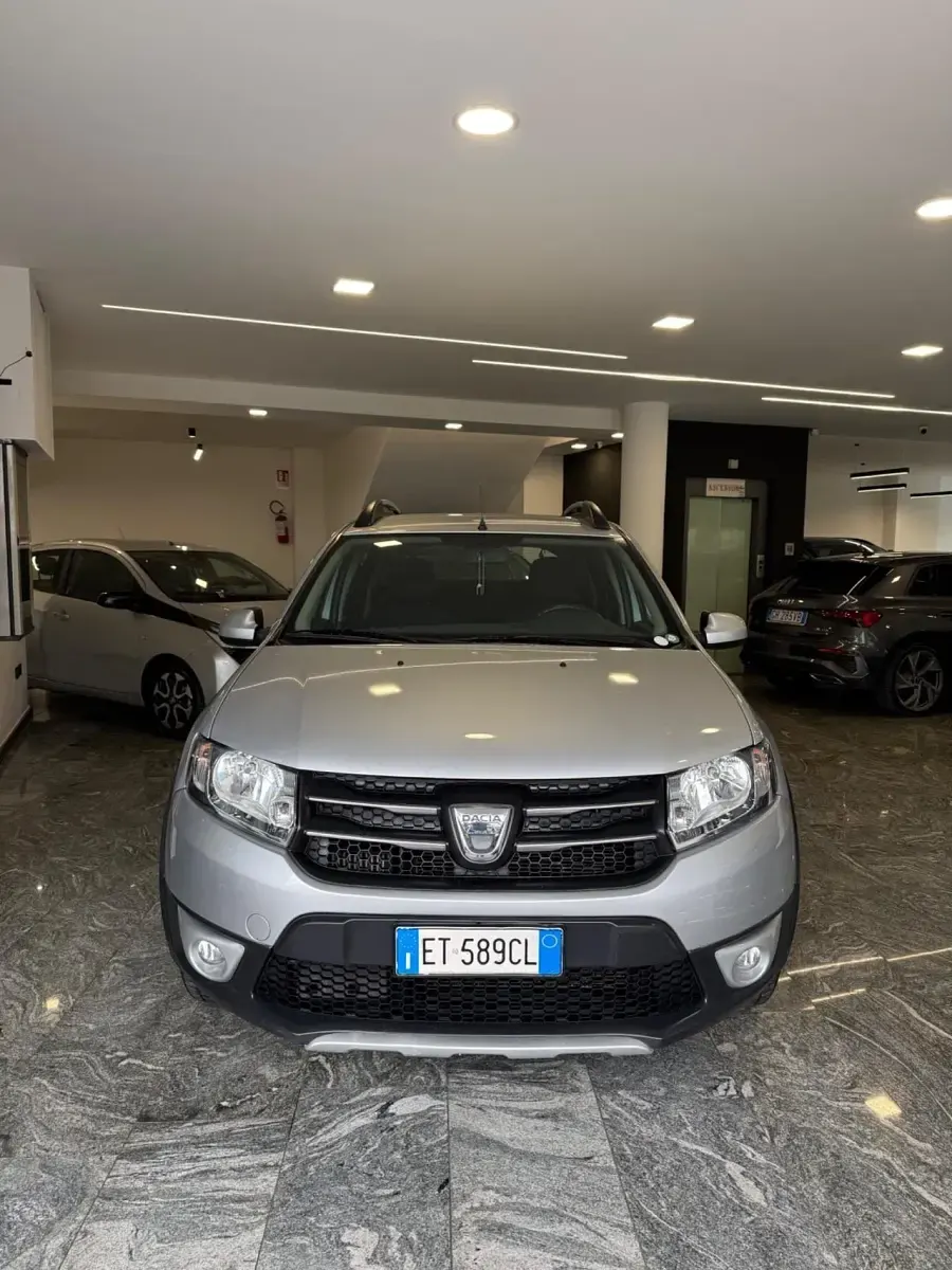Usata Dacia Sandero Stepway 90 CV (66 kW) 2014 Argento Berlina