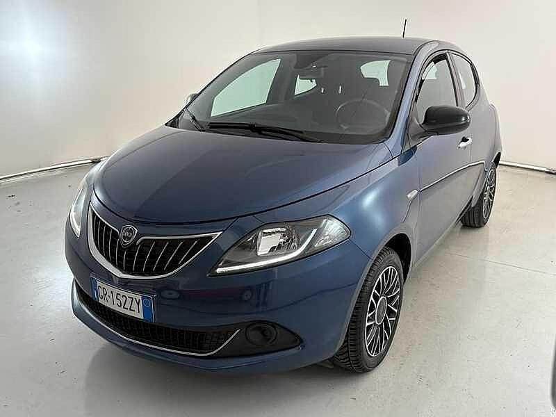Blu elegante Usata 2024 Lancia Ypsilon S Due volumi | 13.400 € (Buon prezzo) - Immagine 1/4