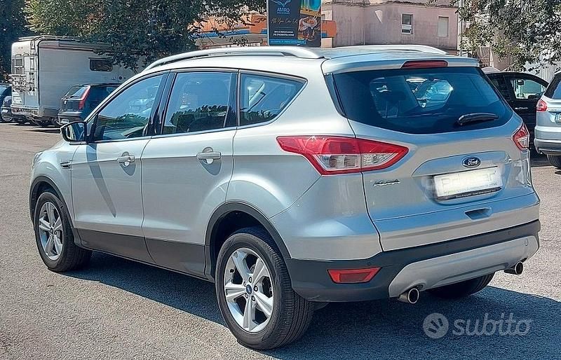 Usata Ford Kuga 140 CV (102 kW) 2012 Grigio SUV