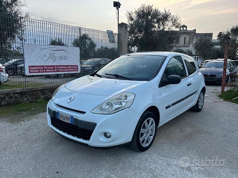 Usata Renault Clio II 75 CV (55 kW) 2011 Bianco Berlina