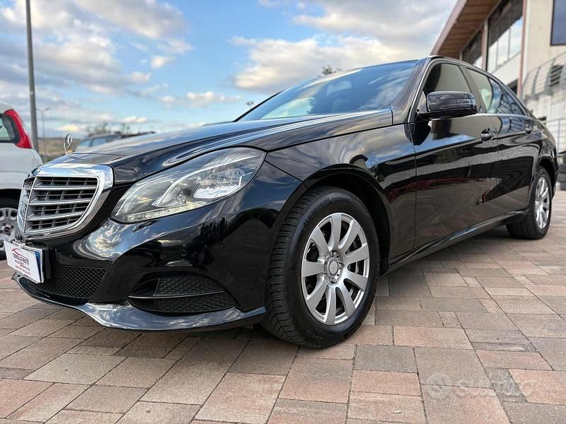Nero Usata 2016 Mercedes E200 Premium Tre volumi | 11.990 € (Buon prezzo) - Immagine 1/4