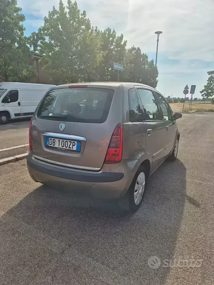 Usata Lancia Musa 77 CV (56 kW) 2006 Grigio Monovolume