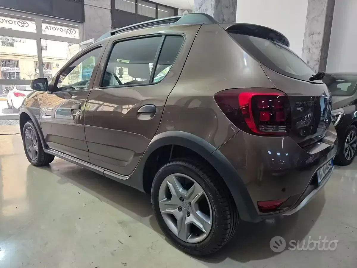 Usata Dacia Sandero Stepway 101 CV (74 kW) 2020 Marrone Berlina