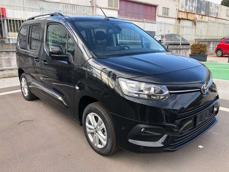 Usata Toyota Proace Verso City 100 kW (136 CV) 2023 Black met Station wagon