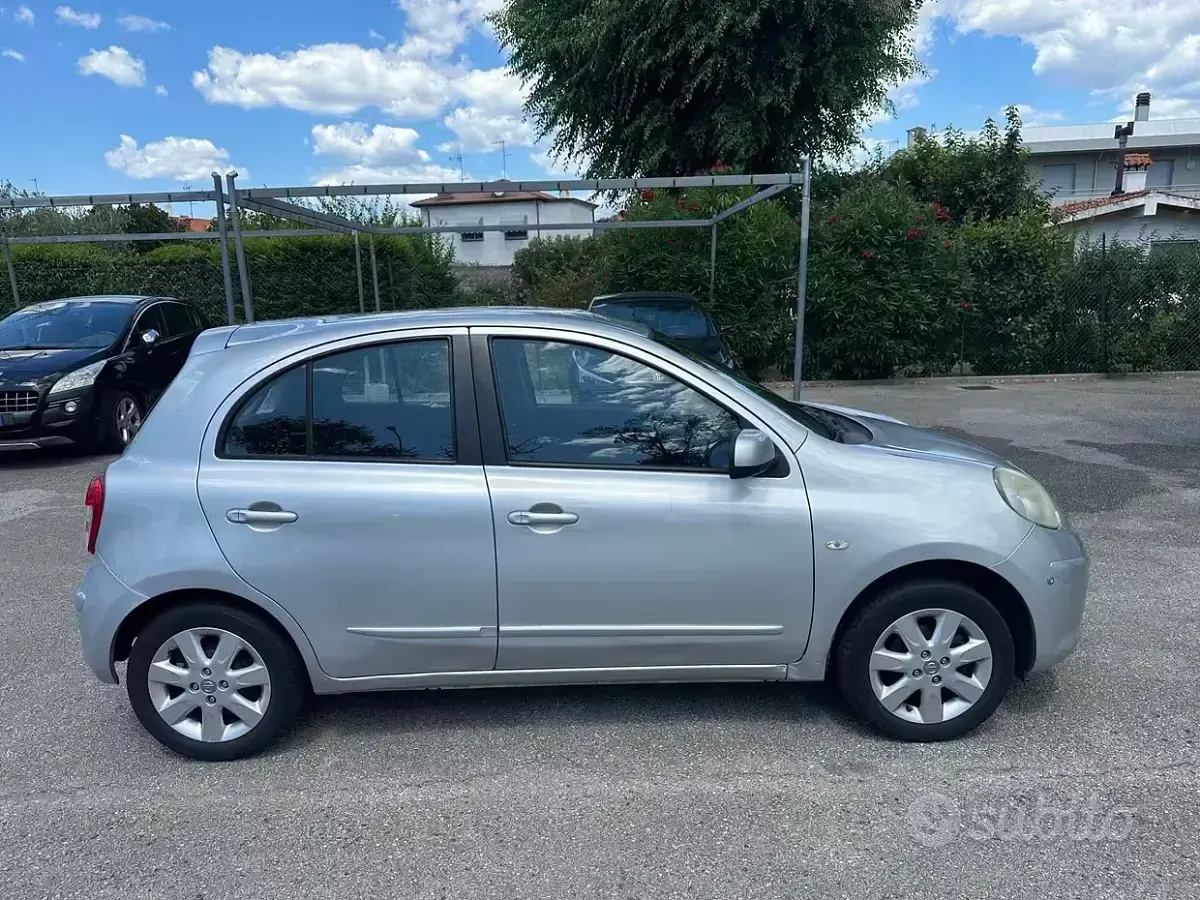 Usata Nissan Micra Tekna 80 CV (58 kW) 2012 Grigio Utilitaria