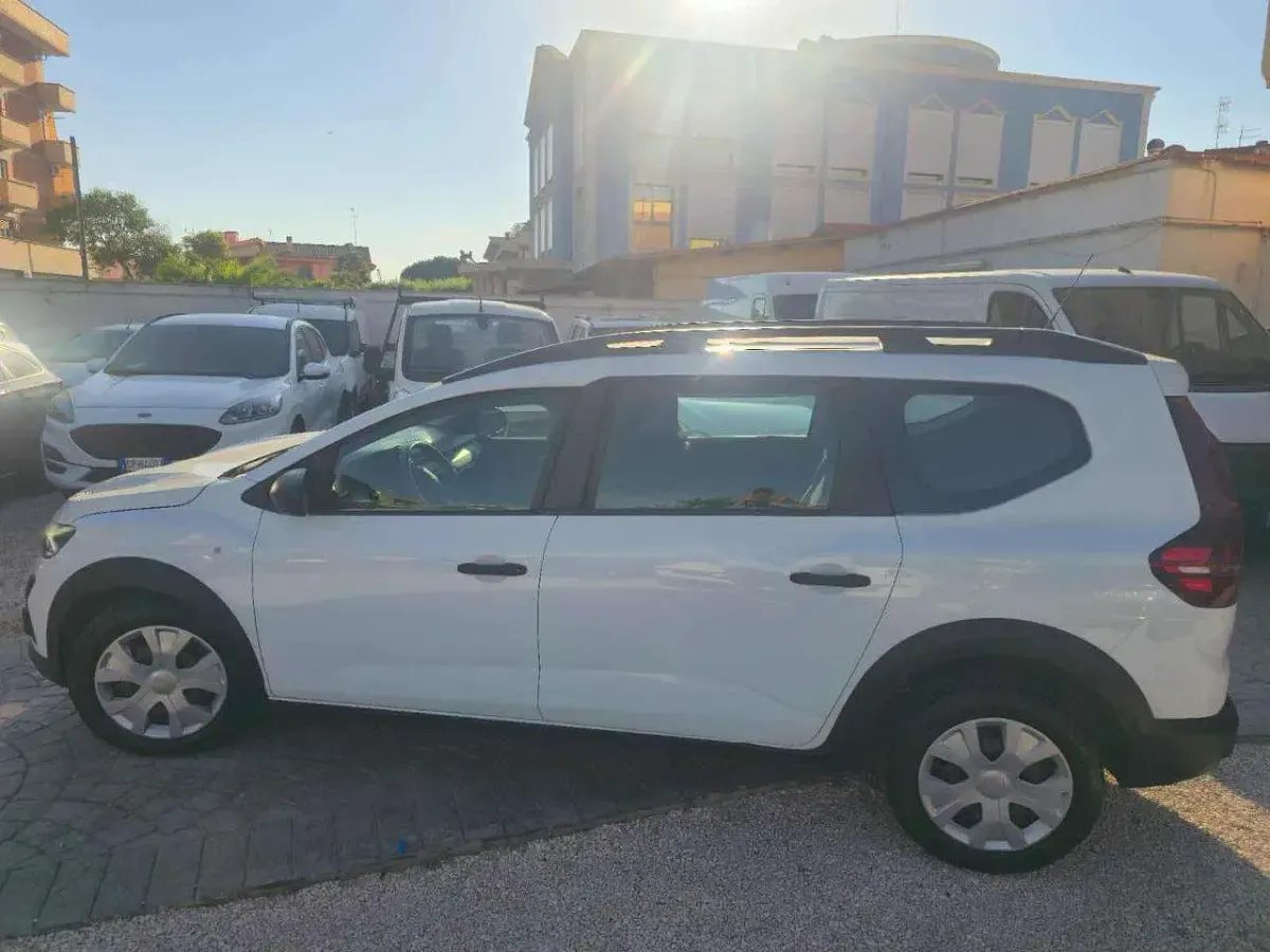 Usata Dacia Jogger Essentiel 101 CV (74 kW) 2023 Bianco Monovolume
