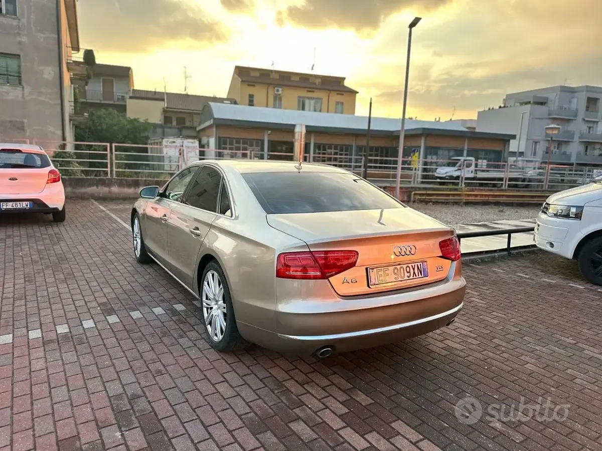 Usata Audi A8 233 CV (171 kW) 2011 Giallo Berlina