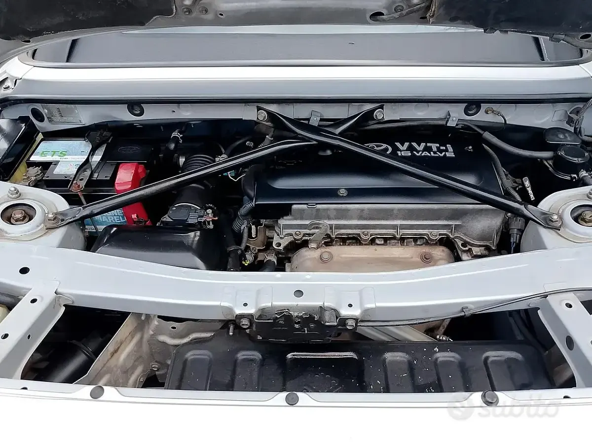 Usata Toyota MR2 140 CV (102 kW) 2000 Grigio Cabrio