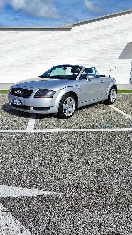 Usata Audi TT Roadster 179 CV (131 kW) 2001 Grigio Cabrio