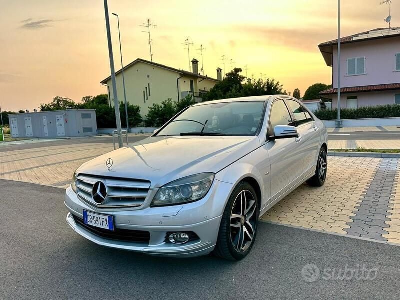 Usata Mercedes C320 224 CV (164 kW) 2008 Grigio Berlina