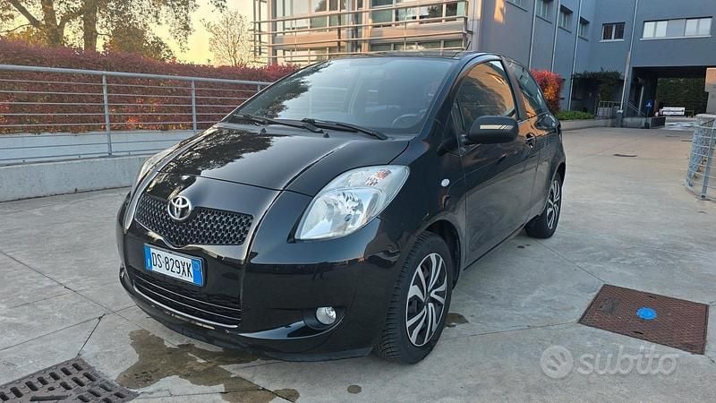 Usata Toyota Yaris 69 CV (50 kW) 2009 Nero Utilitaria