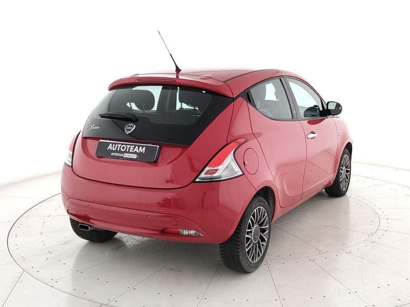 Usata Lancia Ypsilon Gold 95 CV (69 kW) 2016 Rosso met. Utilitaria